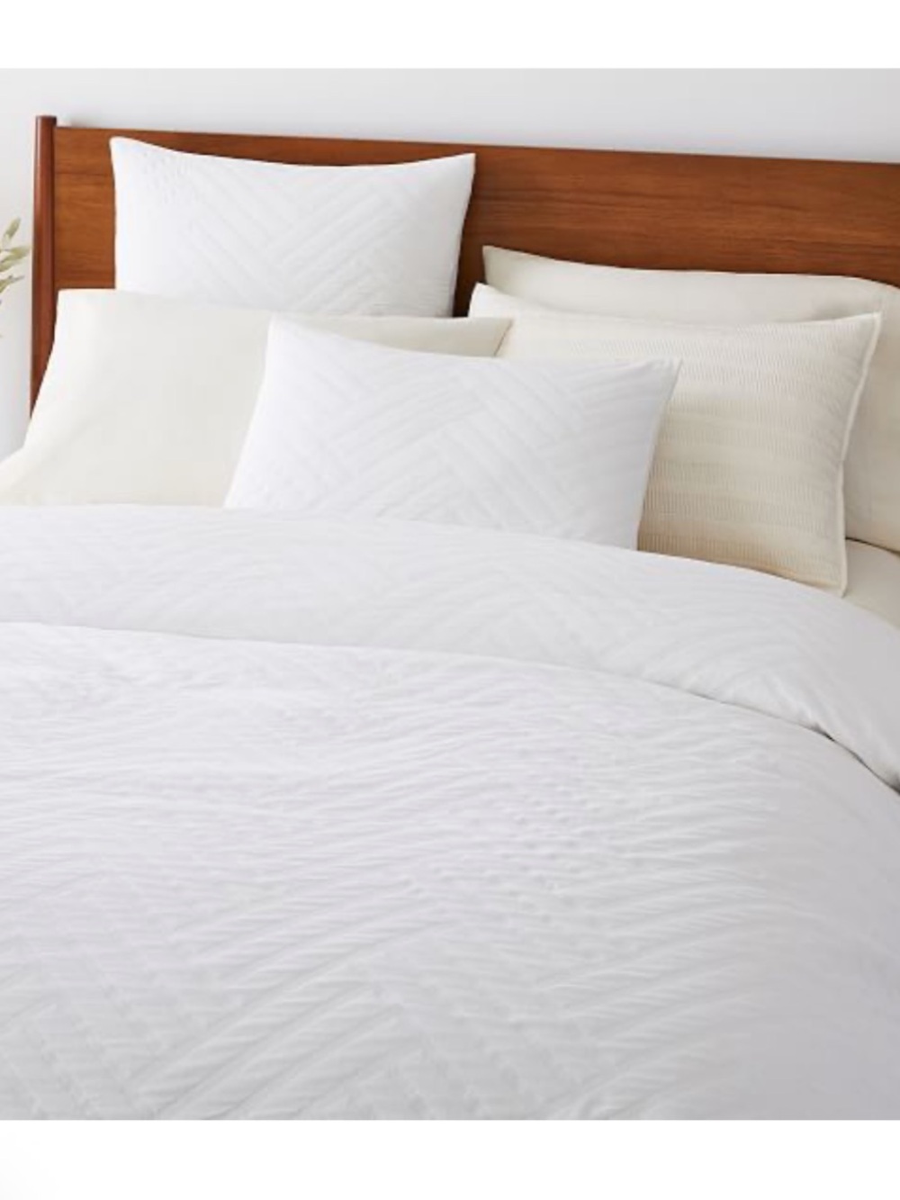 West Elm White Parquet Texture Duvet King and 3 euro pillows set!